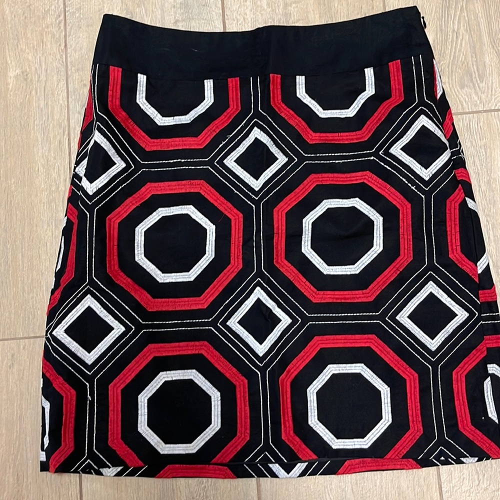 And Taylor woman skirt size 6 never been used